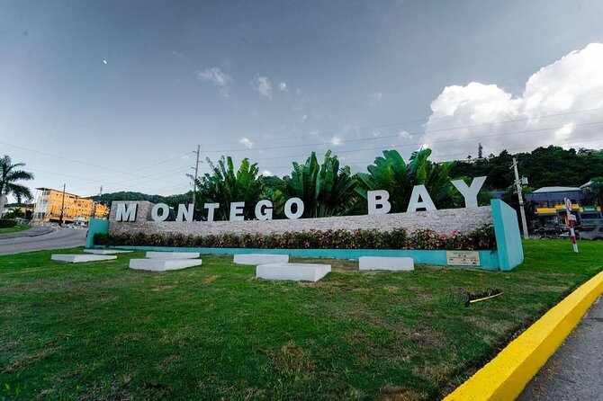 Round Trip Montego Bay Airport Taxi - Grand Palladium - The 35-Minute Ride: A/C Comfort and Traffic-Savvy Drivers