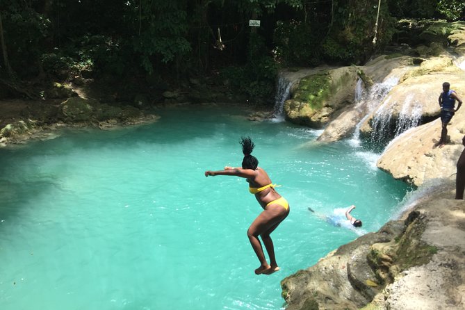 Roundtrip Private Shuttle from Ocho Rios to Blue Hole and Back - Getting to the Blue Hole Without the Taxi Shuffle