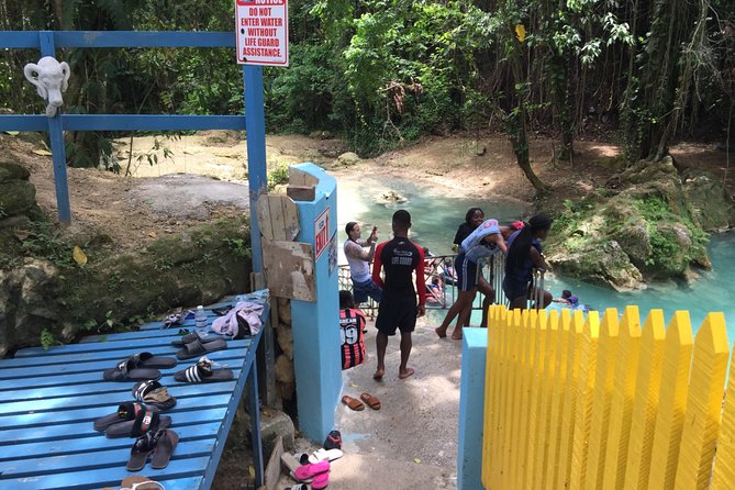 Roundtrip Private Shuttle from Ocho Rios to Blue Hole and Back - What Kind of “Private” This Really Is