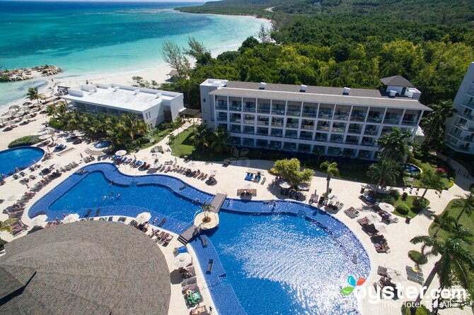 Royalton Blue Waters and Hideaway at Blue Waters Airport Transfer - Driver Conversation and Local Recommendations That Fit Real Travel
