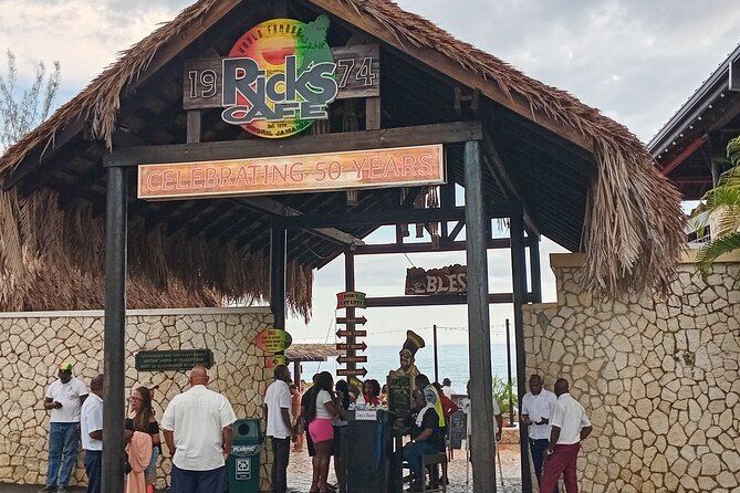 Seven Miles Beach in Negril and Ricks Cafe from Montego Bay - Crowds, shopping stops, and other practical frictions to plan for
