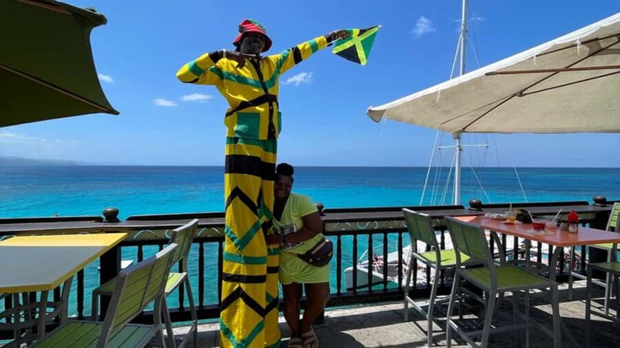 Shopping & Sightseeing Local Guided Tour In Montego Bay - A 3-hour tour that actually fits a resort schedule