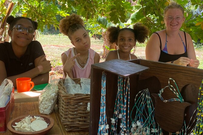 Souvenirs workshop A Mi Mek It! in Montego Bay Jamaica (FR & EN) - Timing, pickup, and what 3 hours really means on your day