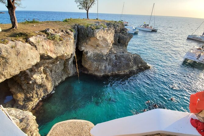 Sunset Catamaran cruise, Snorkeling and Rick's Cafe from Mobay - Rick’s Cafe: cliffside sunset watching and the jumping option